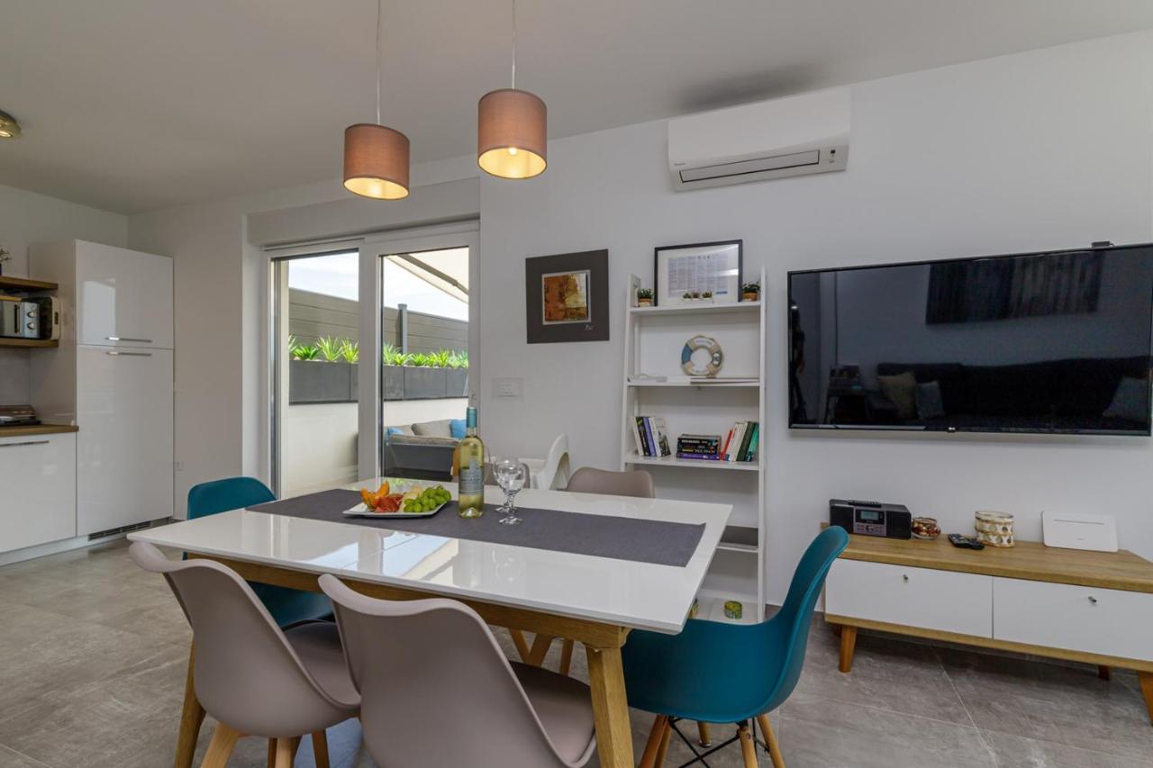 Sabena Apartment With Private Whirlpool Porec Bagian luar foto