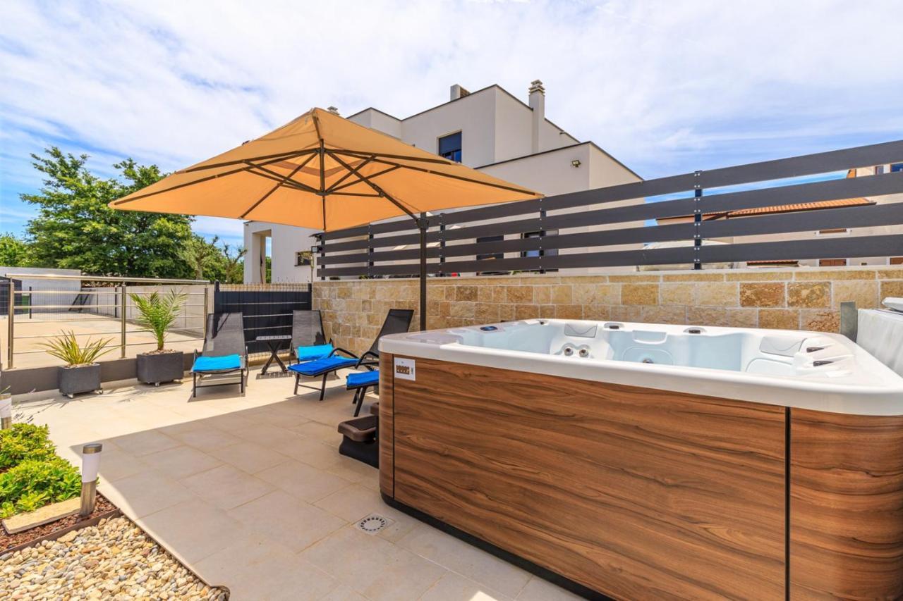 Sabena Apartment With Private Whirlpool Porec Bagian luar foto