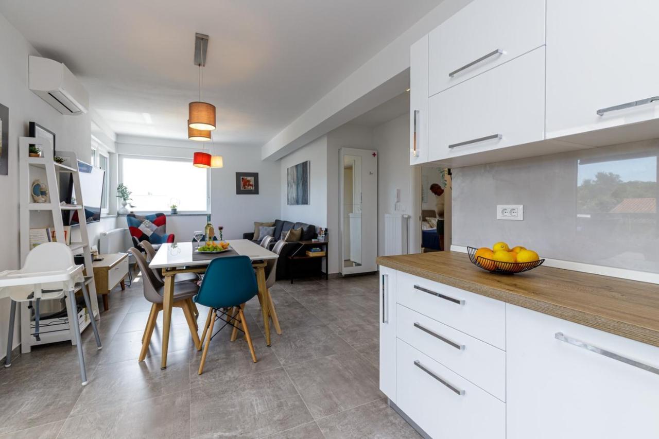 Sabena Apartment With Private Whirlpool Porec Bagian luar foto