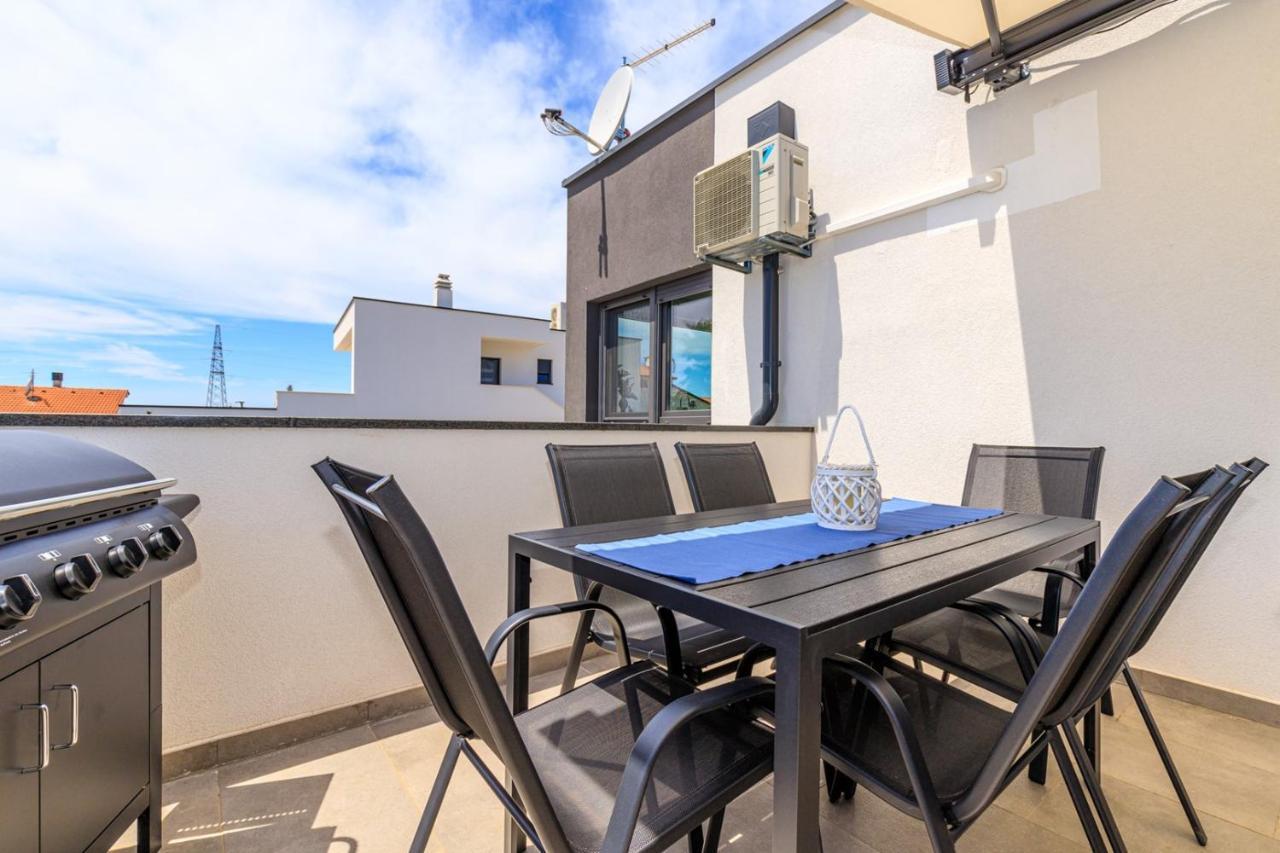 Sabena Apartment With Private Whirlpool Porec Bagian luar foto