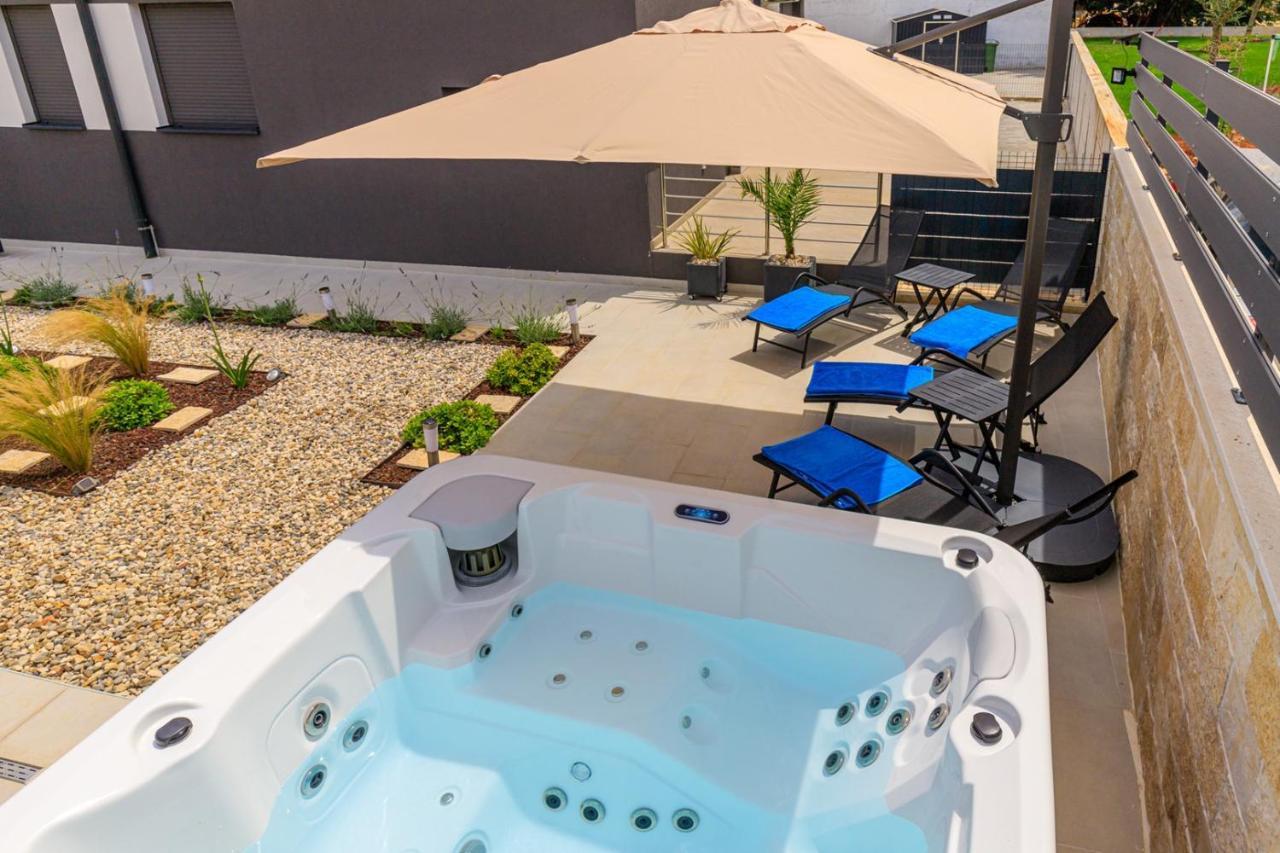 Sabena Apartment With Private Whirlpool Porec Bagian luar foto