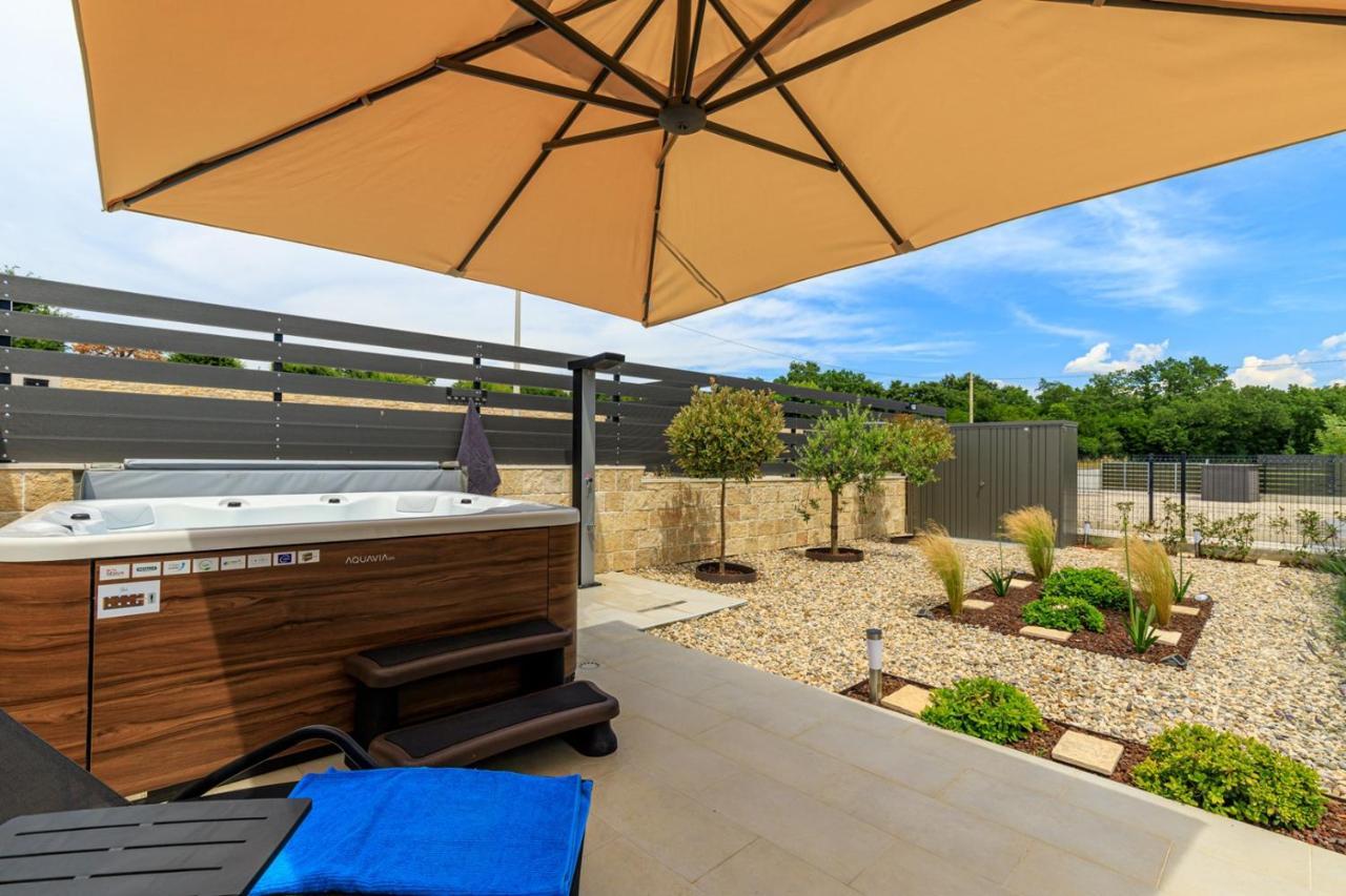 Sabena Apartment With Private Whirlpool Porec Bagian luar foto