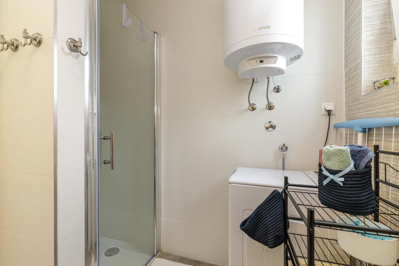 Sabena Apartment With Private Whirlpool Porec Bagian luar foto