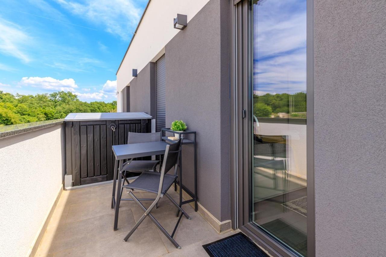 Sabena Apartment With Private Whirlpool Porec Bagian luar foto