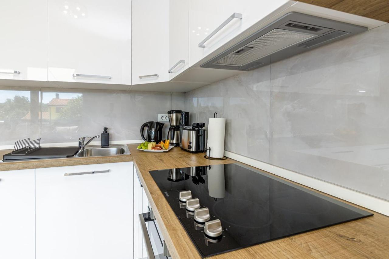 Sabena Apartment With Private Whirlpool Porec Bagian luar foto